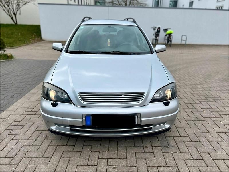 Gebraucht Opel Astra Edition 116 PS (85 kW) 2001 Silber Kombi