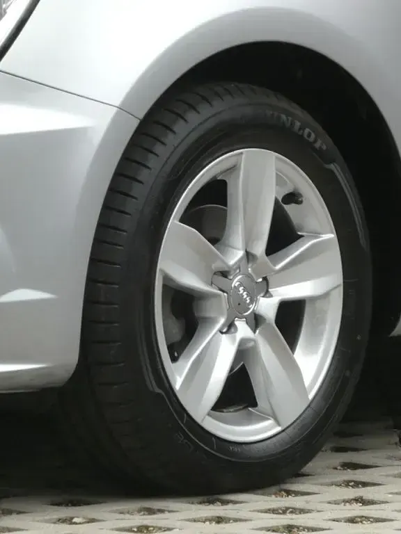 Gebraucht Audi A1 Sportback Comfort 95 PS (69 kW) 2017 Florettsilber (metallic) Kleinwagen