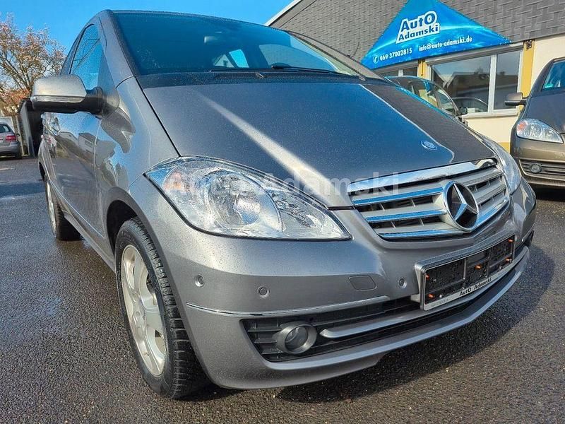 Gebraucht Mercedes A180 Elegance 116 PS (85 kW) 2011 Grau Van / Kleinbus