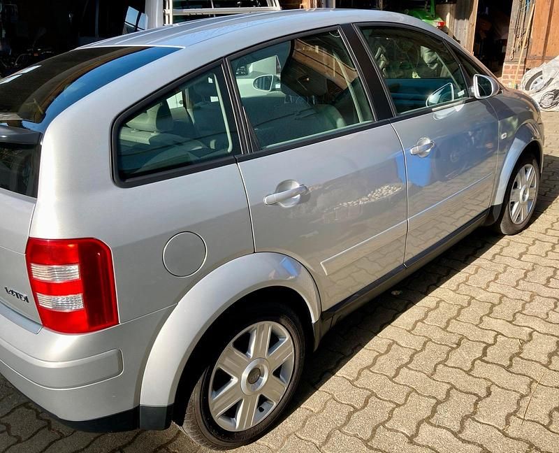 Second-hand Audi A2 75 CP (55 kW) 2005 Argintiu Hatchback