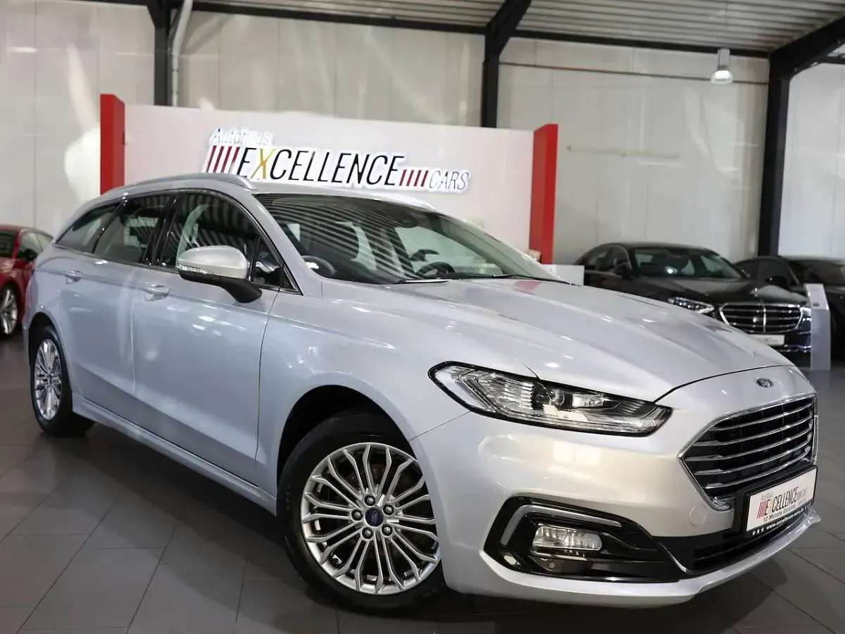 Usado Ford Mondeo Titanium 190 CV (139 kW) 2022 Plateado Familiar