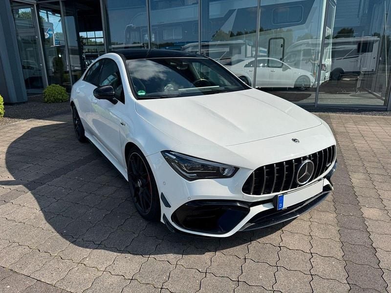 Weiß Gebraucht 2022 Mercedes CLA45 AMG AMG Coupé | 55.890 € (Fairer Preis) - Bild 1/4