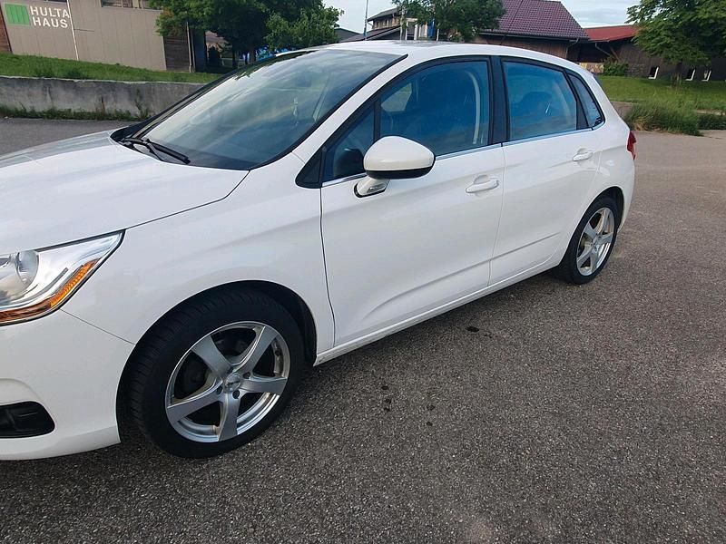 Gebraucht Citroën C4 100 PS (73 kW) 2014 Weiß Limousine
