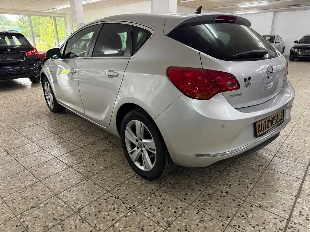 Gebraucht Opel Astra Energy 136 PS (100 kW) 2014 Silber Limousine