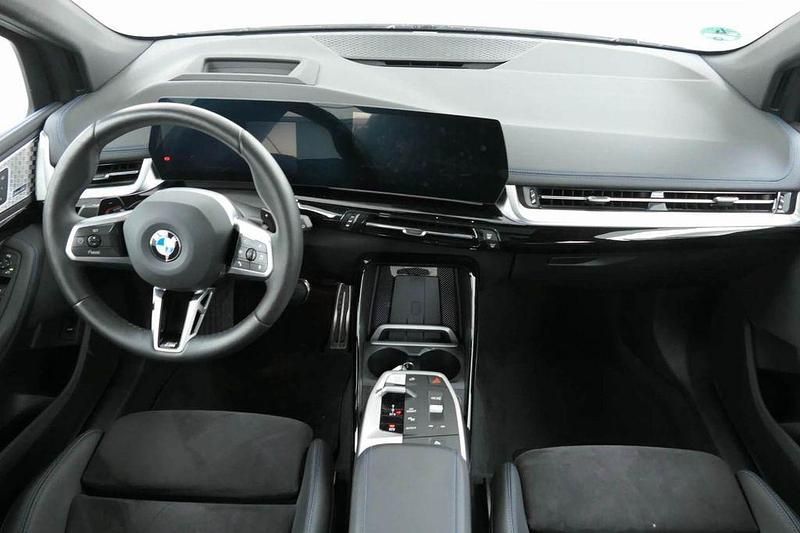 Gebraucht BMW 220 Active Tourer M Sport 163 PS (119 kW) 2025 Weiß Van / Kleinbus