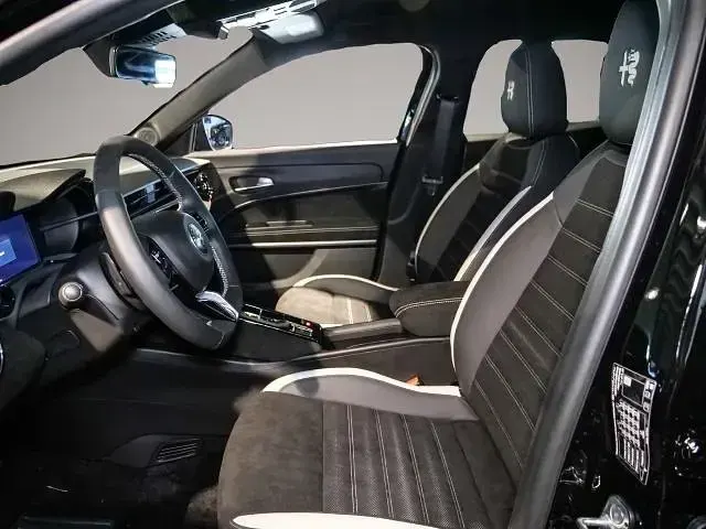 Neu Alfa Romeo Junior Edizione Speciale 145 PS (106 kW) 2026 Manufacturer SUV