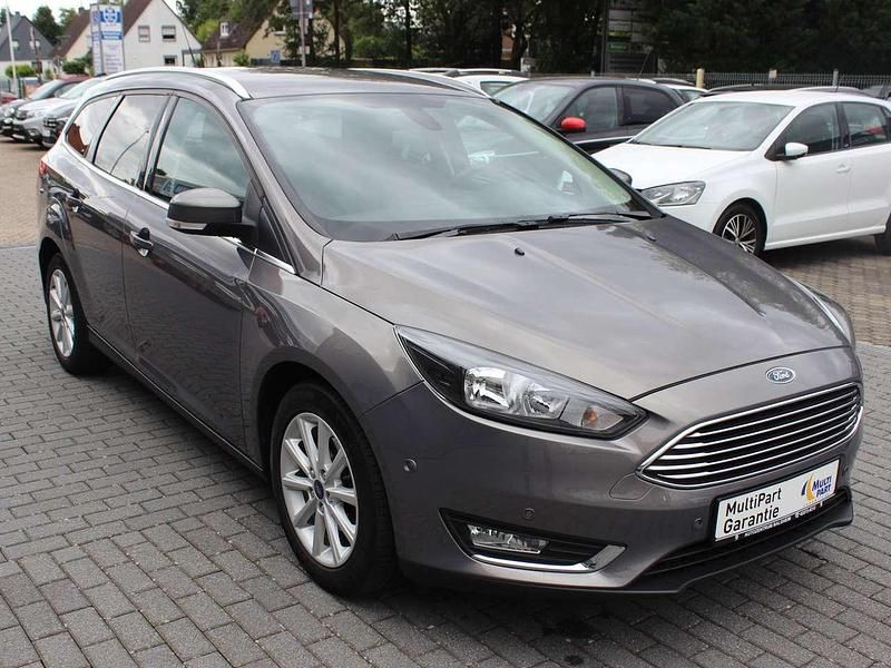 Brisbane braun (met.) Gebraucht 2015 Ford Focus Titanium Kombi | 8.590 € (Fairer Preis) - Bild 1/4