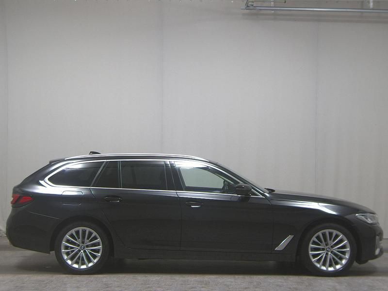 Schwarz Gebraucht 2020 BMW 520 Luxury Line Kombi | 28.480 € (Etwas zu teuer) - Bild 1/4