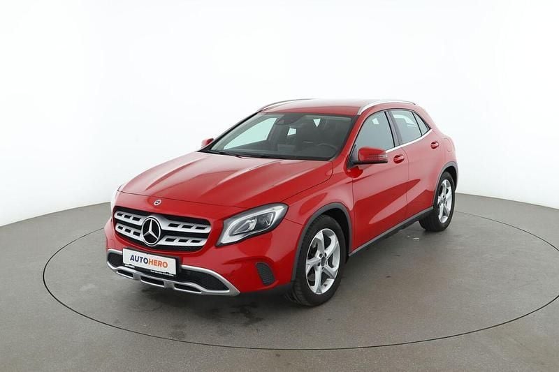 Rot Gebraucht 2018 Mercedes GLA250 Urban SUV | 20.180 € (Guter Preis) - Bild 1/3