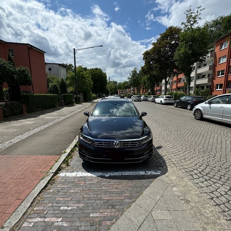 Schwarz Gebraucht 2016 VW Passat Kombi | 14.000 € (Fairer Preis) - Bild 1/4