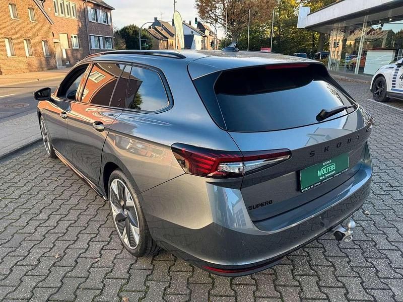 Gebraucht Skoda Superb SportLine 150 PS (110 kW) 2026 Grau Kombi
