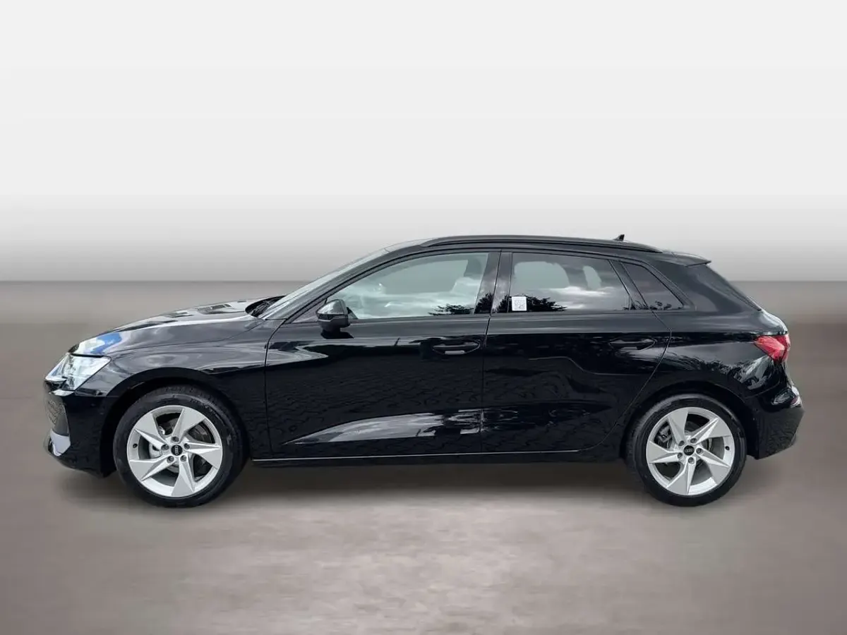 Gebraucht Audi A3 Sport 116 PS (85 kW) 2025 Schwarz Limousine