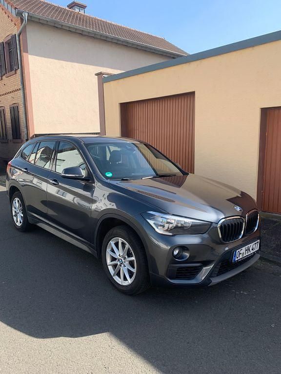 Grau Gebraucht 2015 BMW X1 SUV | 15.990 € (Fairer Preis) - Bild 1/4