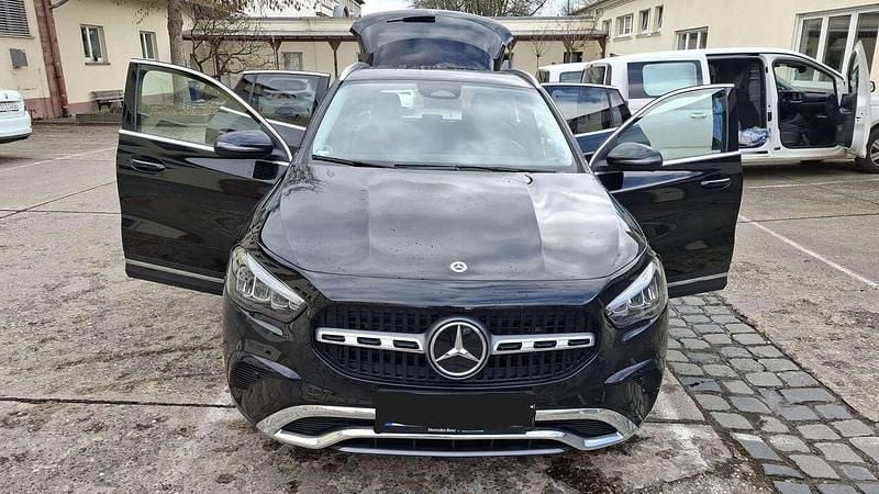 Gebraucht Mercedes GLA220 190 PS (139 kW) 2024 Schwarz SUV