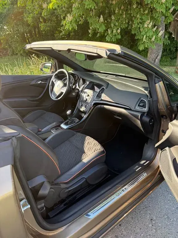 Gebraucht Opel Cascada Innovation 165 PS (121 kW) 2013 Gold Cabrio