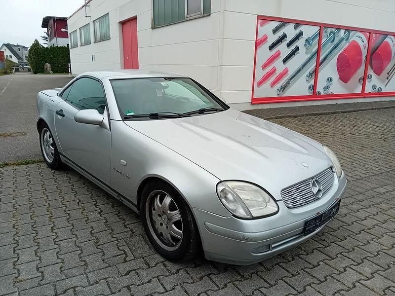 Gebraucht Mercedes SLK230 193 PS (141 kW) 1998 Silber Cabrio