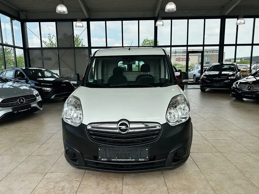 Używany Opel Combo 105 KM (77 kW) 2016 Biały Minivan