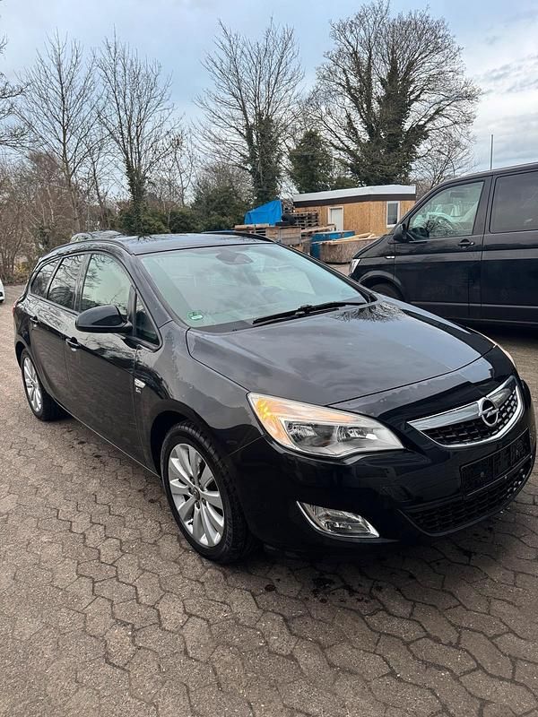 Gebraucht Opel Astra 125 PS (91 kW) 2012 Schwarz Kombi