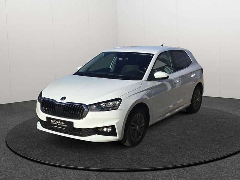 Weiss Gebraucht 2023 Skoda Fabia Style Limousine | 18.822 € (Fairer Preis) - Bild 1/4