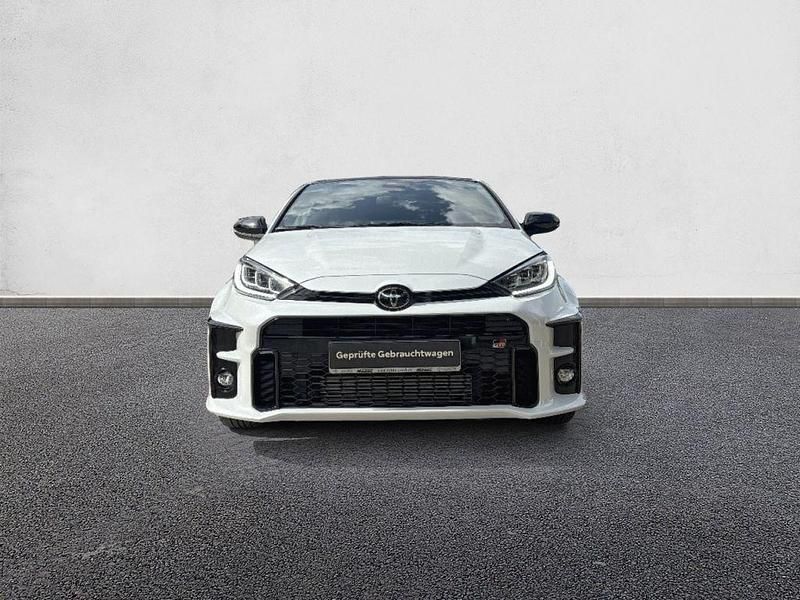 Pearl white metallic Gebraucht 2021 Toyota Yaris Basis Kleinwagen | 33.490 € (Fairer Preis) - Bild 1/3