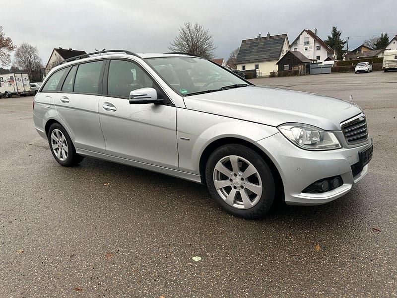 Gebraucht Mercedes C180 156 PS (114 kW) 2012 Grau Kombi