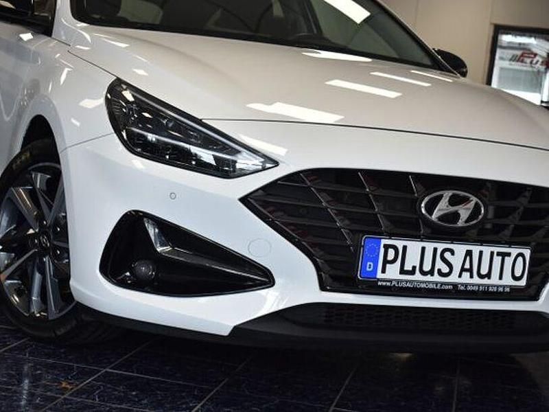 Weiß Gebraucht 2022 Hyundai i30 Edition 30 Kombi | 14.370 € (Fairer Preis) - Bild 1/4