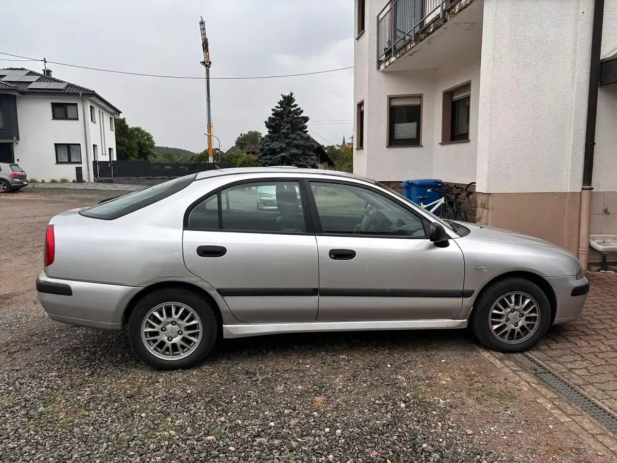 Gebraucht Mitsubishi Carisma 103 PS (75 kW) 2002 Grau Limousine