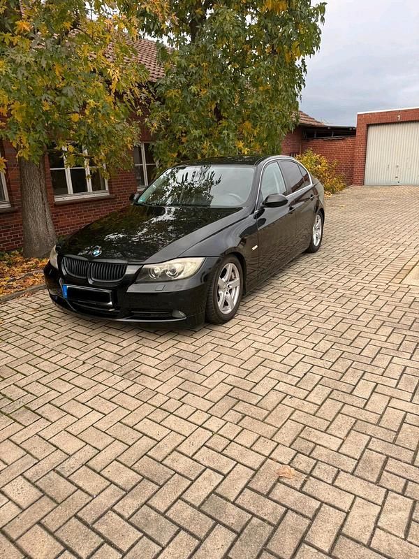 Schwarz Gebraucht 2006 BMW 325 M Sport Limousine | 2.995 € - Bild 1/4