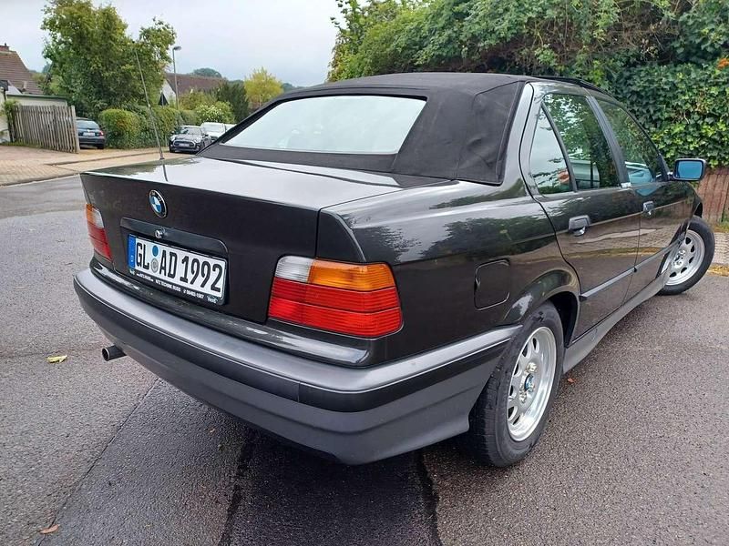 Gebraucht BMW 316 102 PS (75 kW) 1994 Schwarz Cabrio