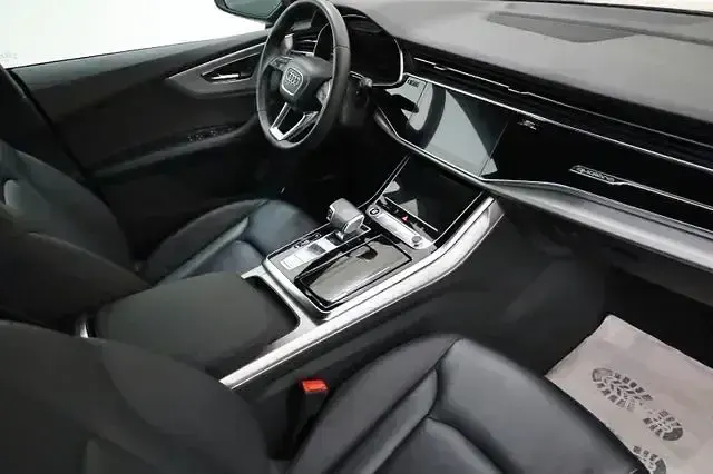 Używany Audi Q8 Ambiente 340 KM (250 kW) 2021 Czarny SUV