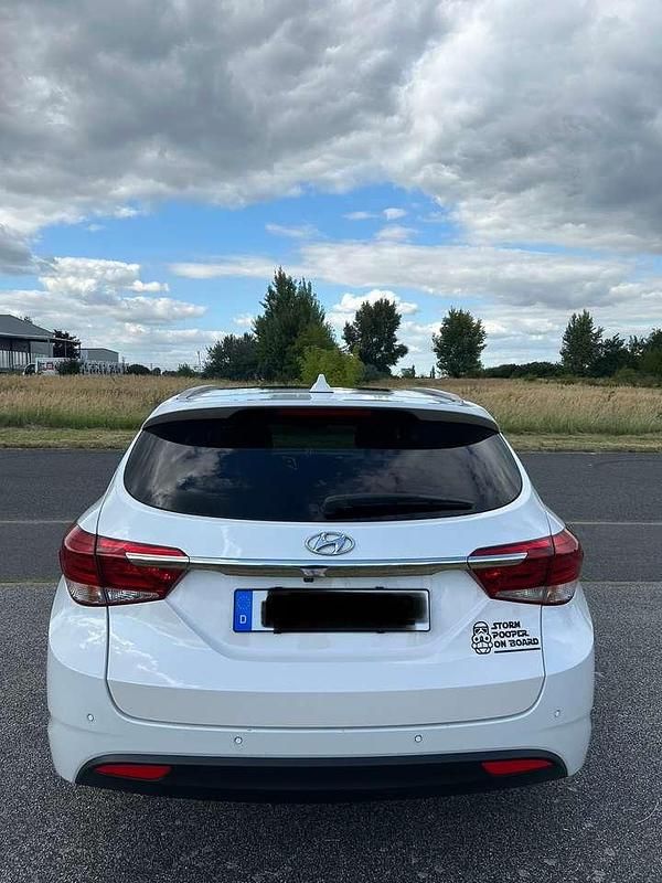 Gebraucht Hyundai i40 Premium 141 PS (103 kW) 2017 Weiß Kombi
