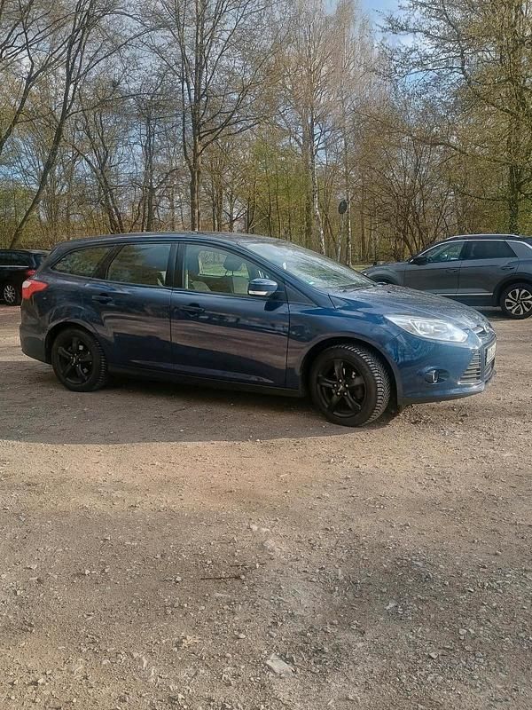 Gebraucht Ford Focus 125 PS (91 kW) 2012 Blau Kombi