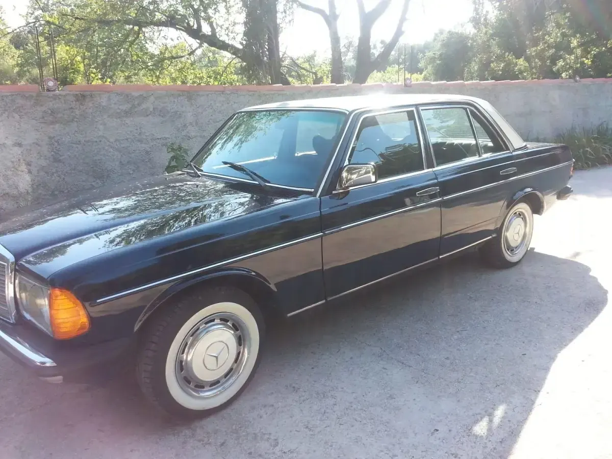 Gebraucht Mercedes 200 60 PS (44 kW) 1977 Blau Limousine