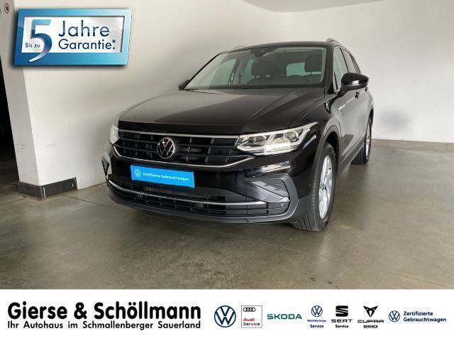 Deep black perleffekt (metallic) Gebraucht 2021 VW Tiguan Life SUV | 30.450 € (Guter Preis) - Bild 1/4