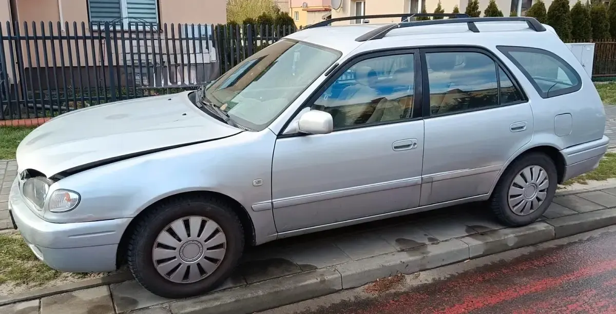 Second-hand Toyota Corolla 96 CP (70 kW) 2000 Argintiu Break