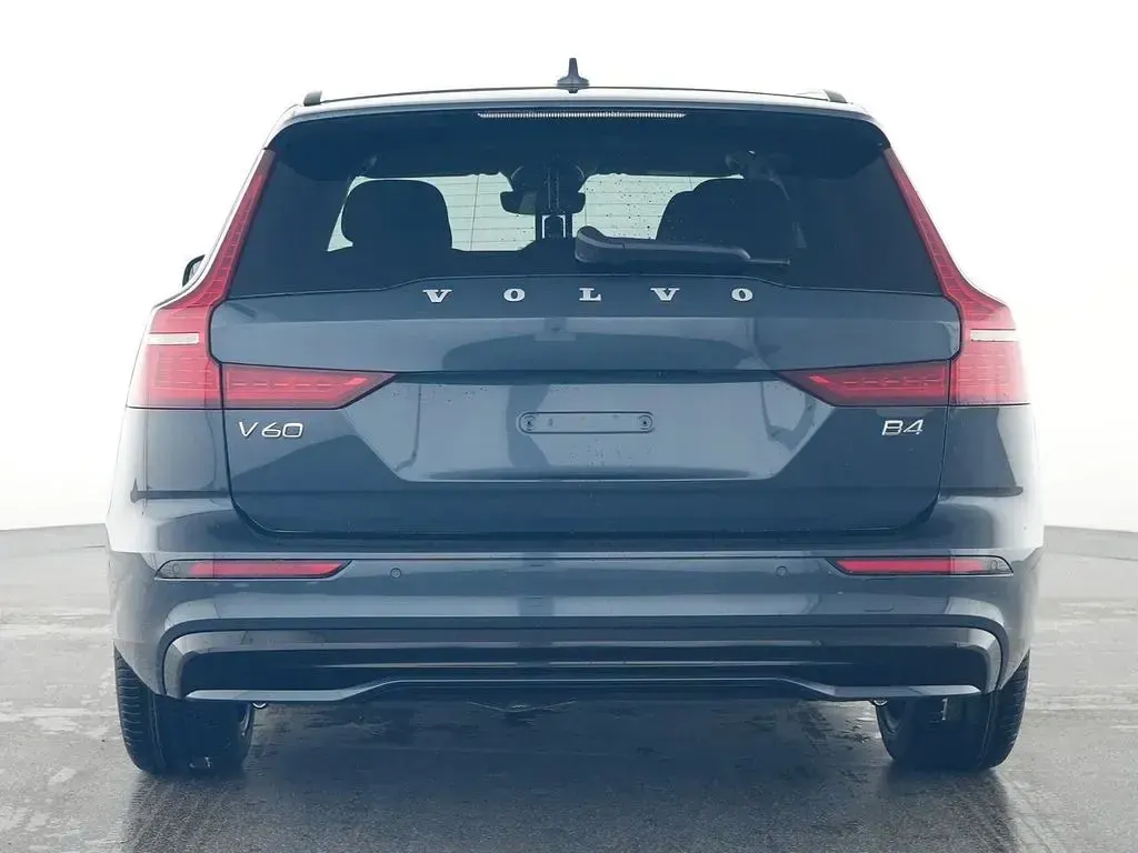Gebraucht Volvo V60 Plus 197 PS (144 kW) 2025 Blau Kombi