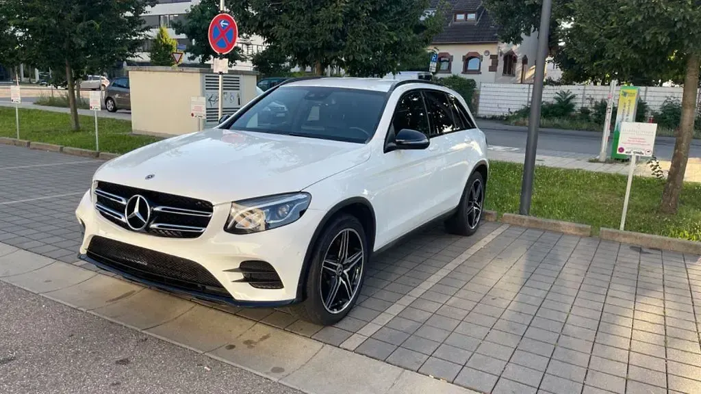 Gebraucht Mercedes GLC300 AMG line 245 PS (180 kW) 2017 Weiß SUV