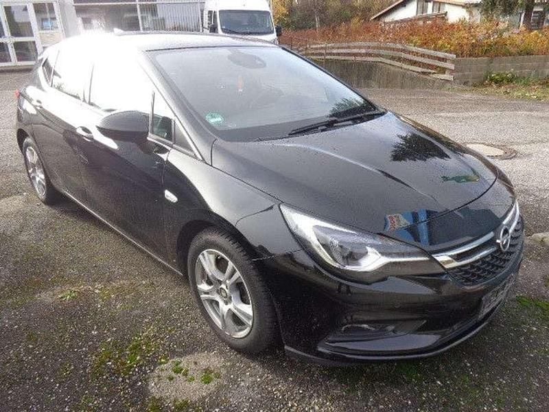 Black meet kettle Gebraucht 2017 Opel Astra Innovation Limousine | 14.000 € (Fairer Preis) - Bild 1/4