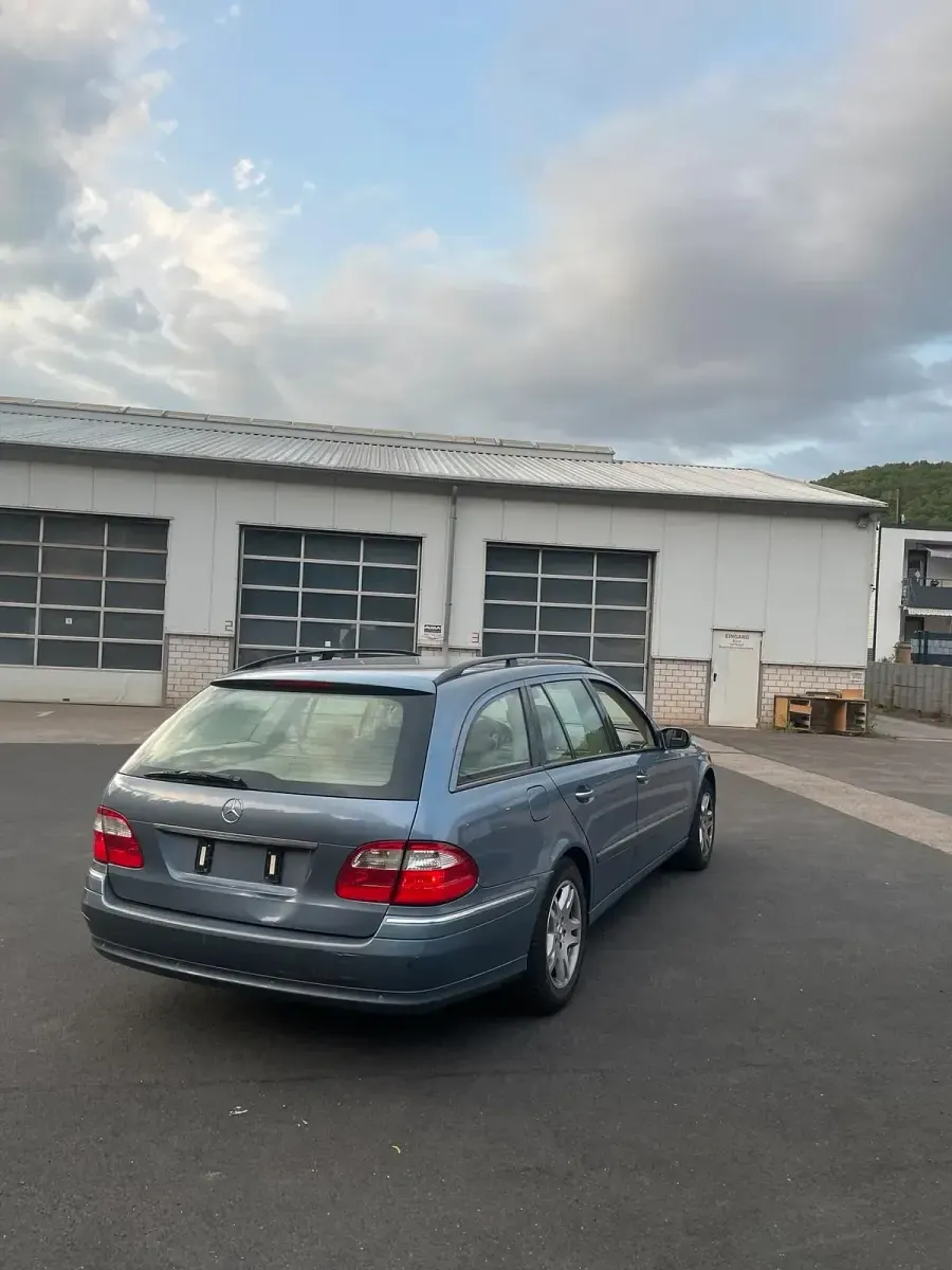 Gebraucht Mercedes E320 224 PS (164 kW) 2005 Blau Kombi