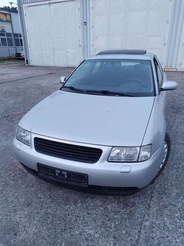Silber Gebraucht 2000 Audi A3 Attraction Limousine | 999 € (Superpreis) - Bild 1/4