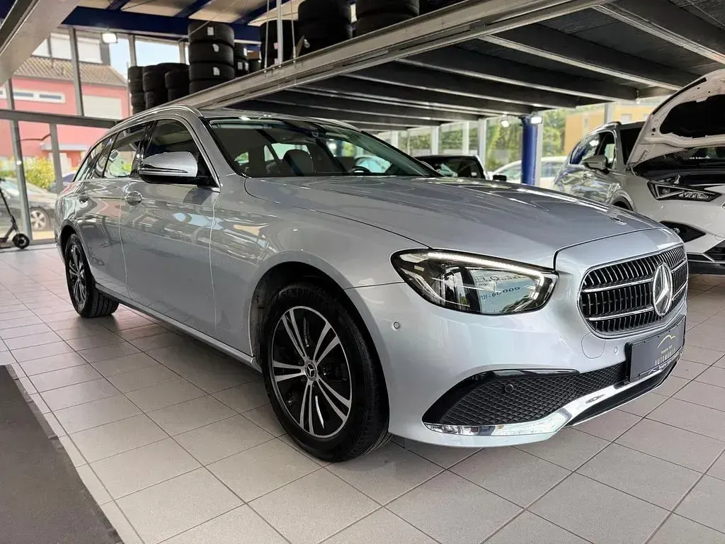 Gebraucht Mercedes E220 Avantgarde 200 PS (147 kW) 2022 Silber Limousine