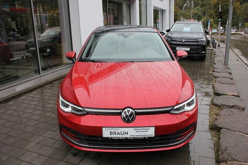 Gebraucht VW Golf VIII Style 150 PS (110 kW) 2022 Rot Limousine