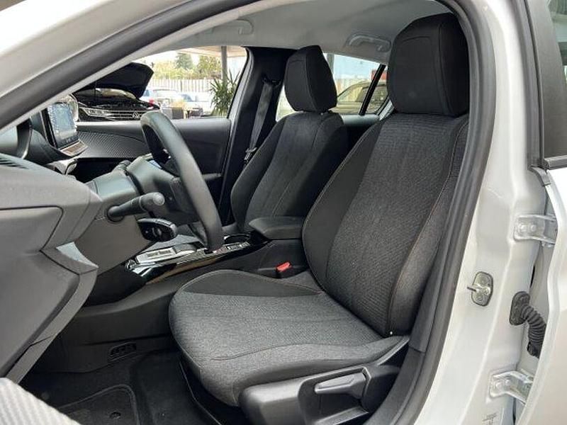Gebraucht Peugeot e-208 Style 11 kW (15 PS) 2025 Weiss Kleinwagen