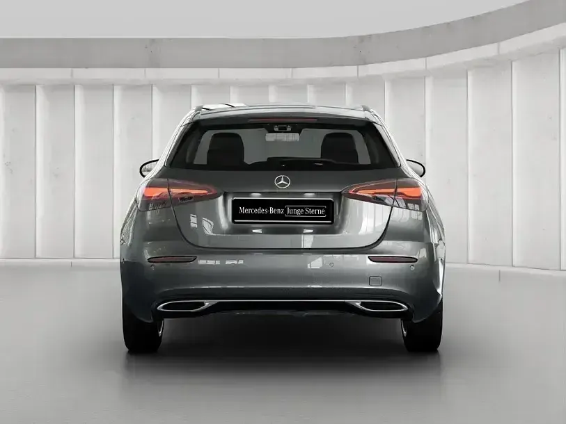 Gebraucht Mercedes A180 Progressive 136 PS (100 kW) 2024 lack mountaingrau Limousine