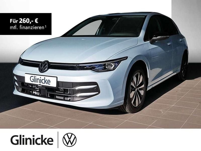 Blau Gebraucht 2024 VW Golf VIII Life Limousine | 32.650 € (Teuer) - Bild 1/3