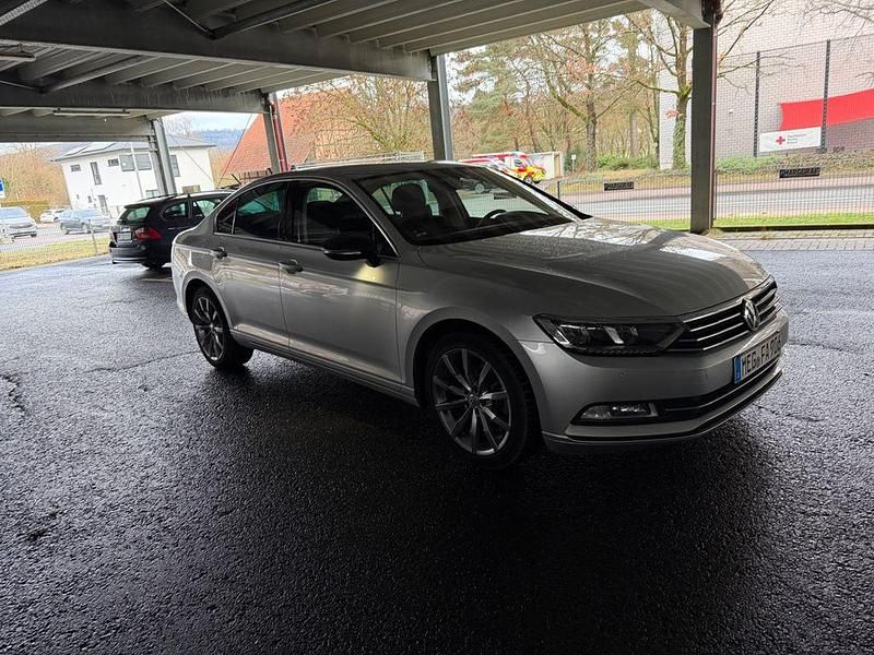 Gebraucht VW Passat Comfortline 150 PS (110 kW) 2018 Silber Limousine