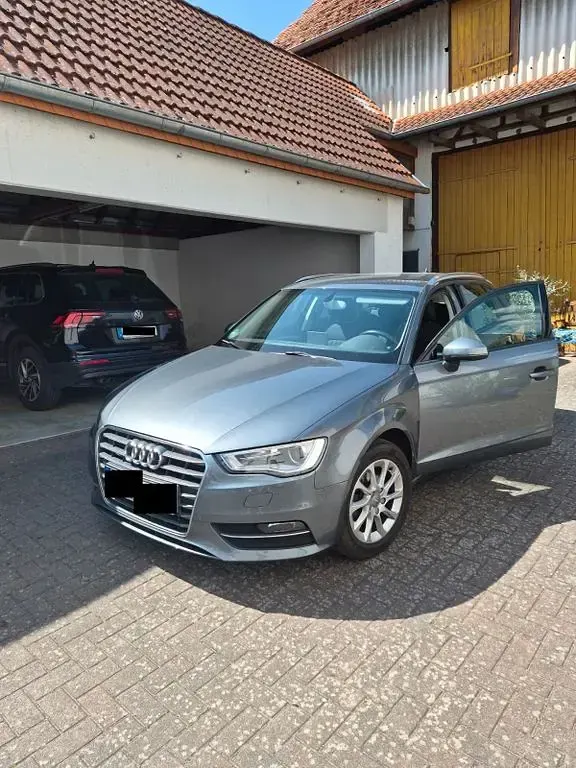 Gebraucht Audi A3 Attraction 110 PS (80 kW) 2015 Grau Limousine