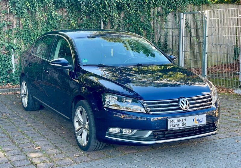 Gebraucht VW Passat Comfortline 150 PS (110 kW) 2012 Blau Limousine