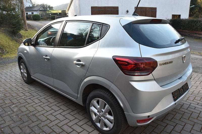 Gebraucht Dacia Sandero Comfort 101 PS (74 kW) 2022 Grau Limousine