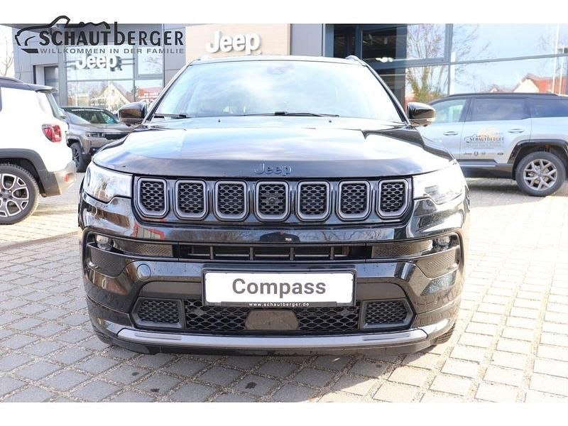 Käytetty Jeep Compass 241 HP (177 kW) 2022 Musta Katumaasturi
